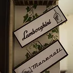 R&b La Pomposa Dei Motori Pensión 3*