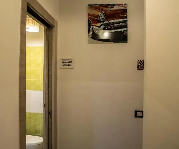 Affittacamere R&b La Pomposa Dei Motori 3*