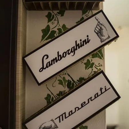R&b La Pomposa Dei Motori Pensionat 3*